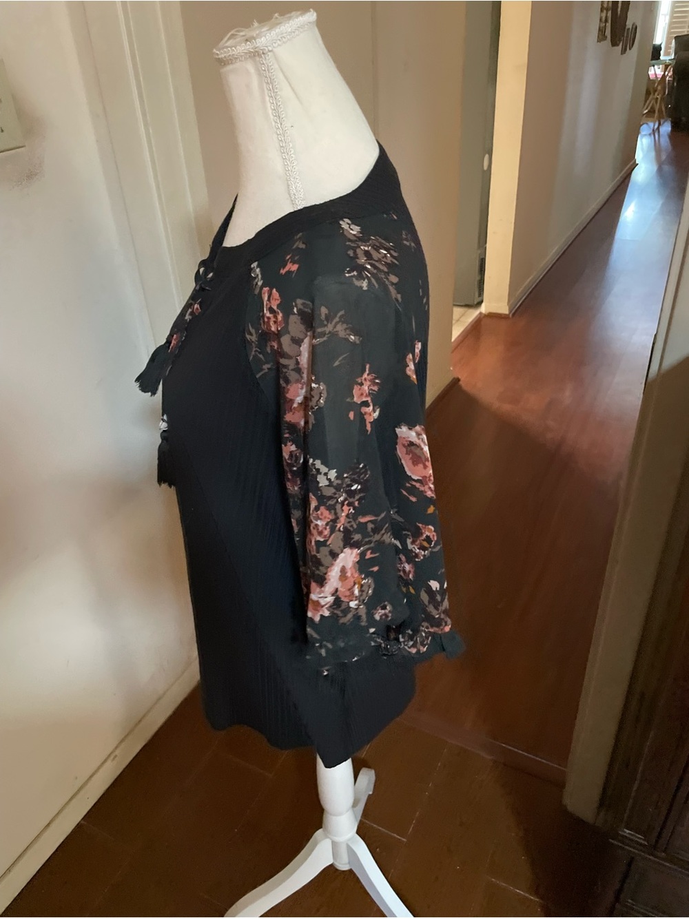Maurices gray quarter sleeve Tshirt ribbed MEDIUM ruffle floral chiffon tassel - Picture 9 of 14